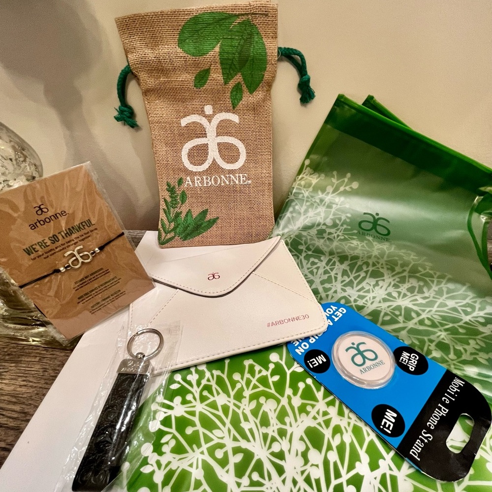Brand New Arbonne Accessory Bundle. Worth $70